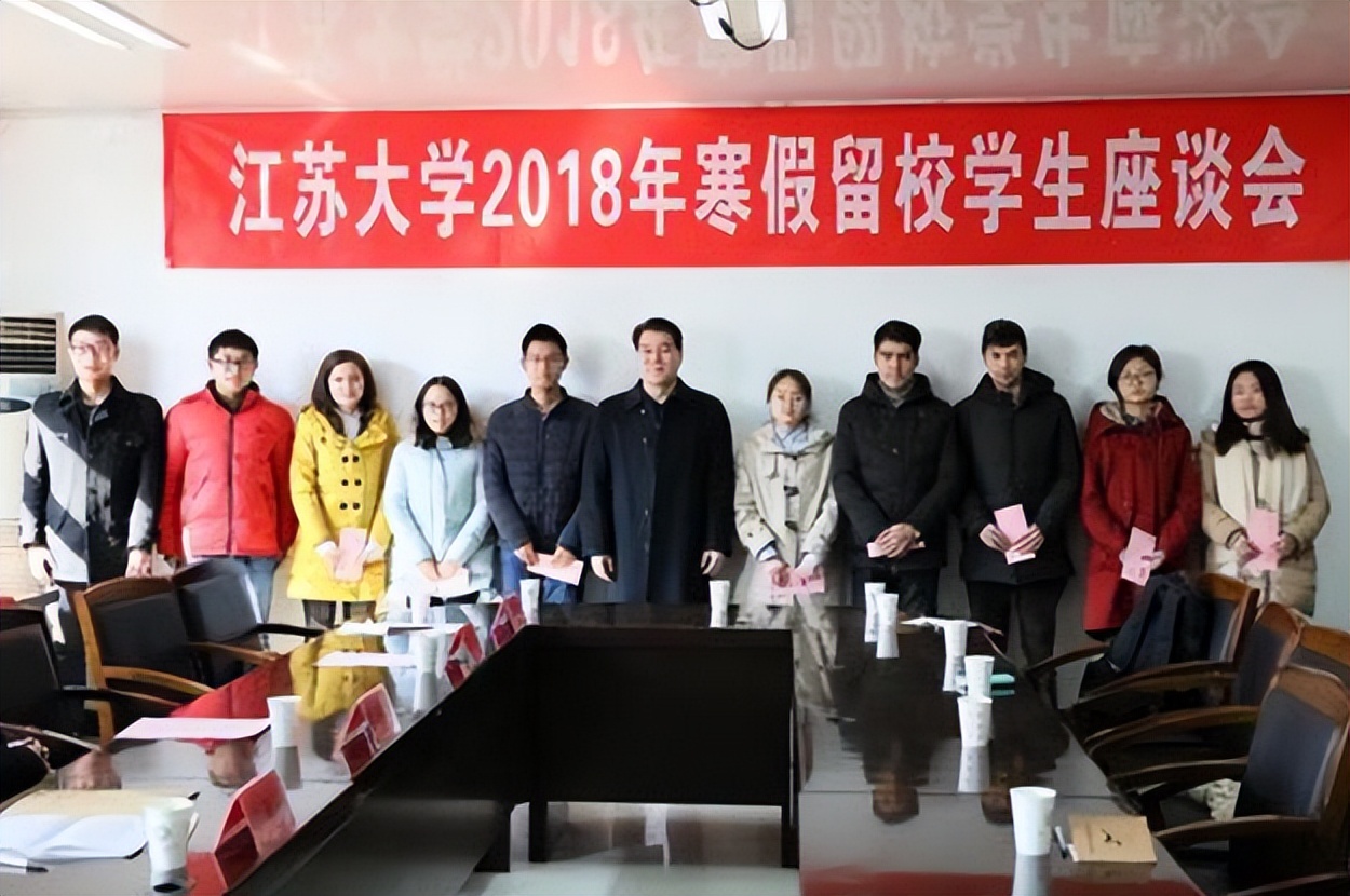 考大学老师需要什么条件（大学毕业后想）