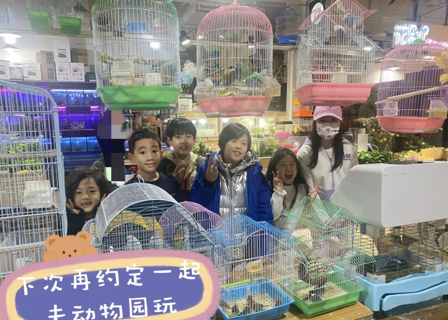 刘畊宏晒爸爸5聚会照，春哥一手抱Jasper一手抱小泡芙，笑容满足