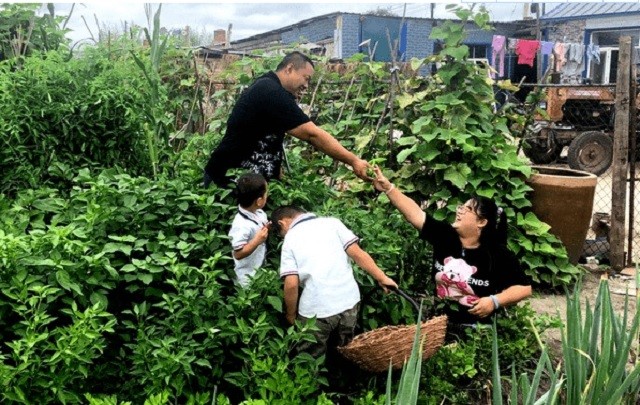 15年湖北无腿妈妈试管生下双胞胎，后孩子有发育障碍，近况如何？