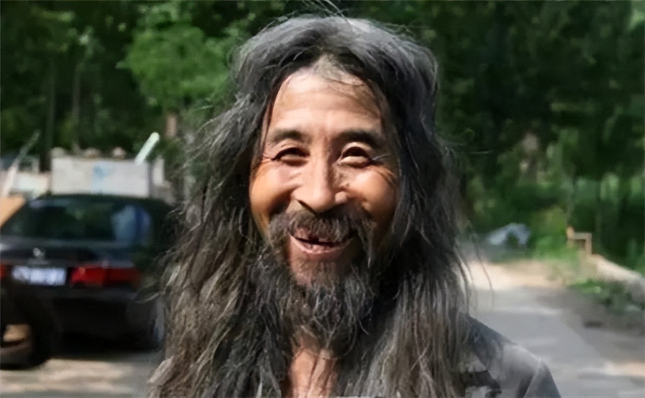 四川深山野人出没，人身熊样全身是毛，还跑下山要求上户口