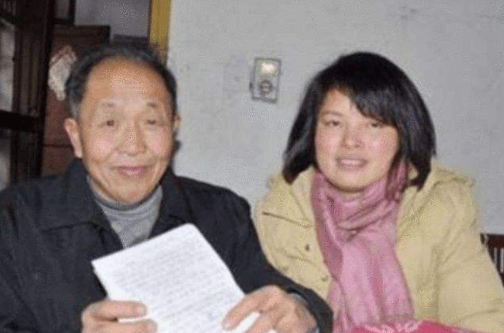 2012年，湖南38岁女教师追求65岁环卫工：除了你，别人都是将就