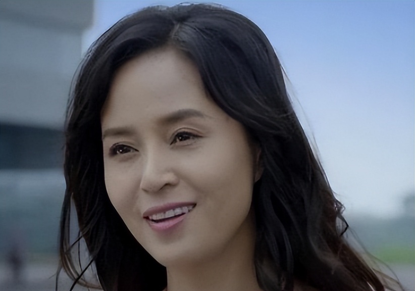 演员于莉红:31岁嫁初恋马诗红,结婚22年无子女,风光背后有泪水