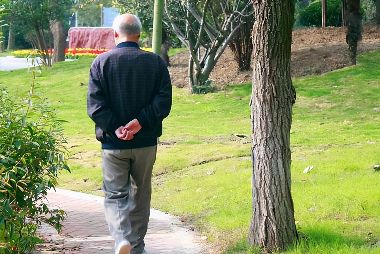 多走路人长寿？其实，人到了55岁，更应做好4件事，或比走路管用