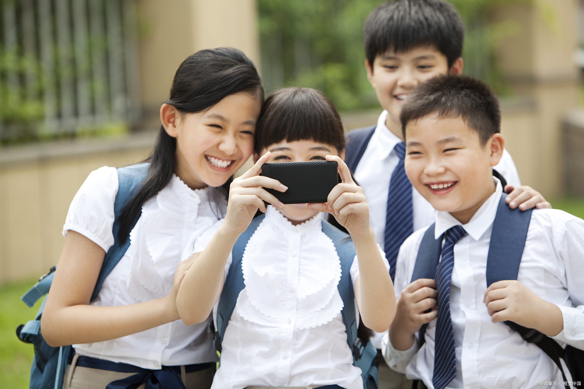 中小学生不能带手机入学校,该如何进行落实?