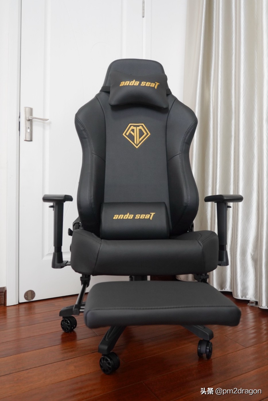 入手PUBG职业玩家同款--安德斯特未来战士升降桌+战神王座电竞椅