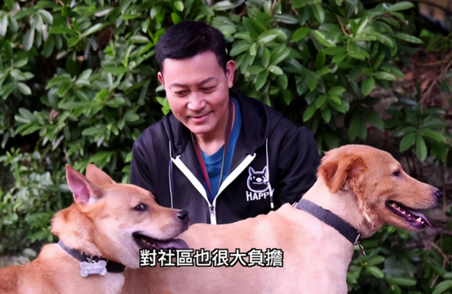 曾伟权一生未娶，59岁病逝无子女送终，生命最后与一只小狗相伴