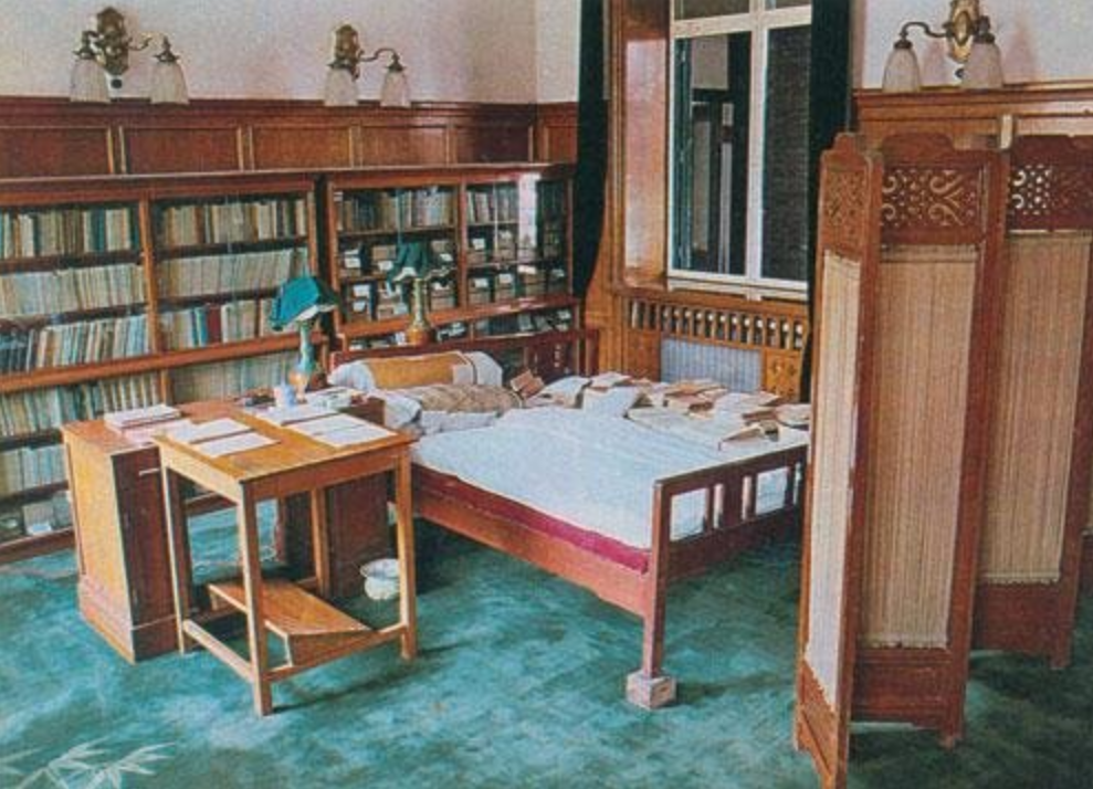 75年毛主席病重，得知李讷的工作已有着落，欣慰地点点头：可以了