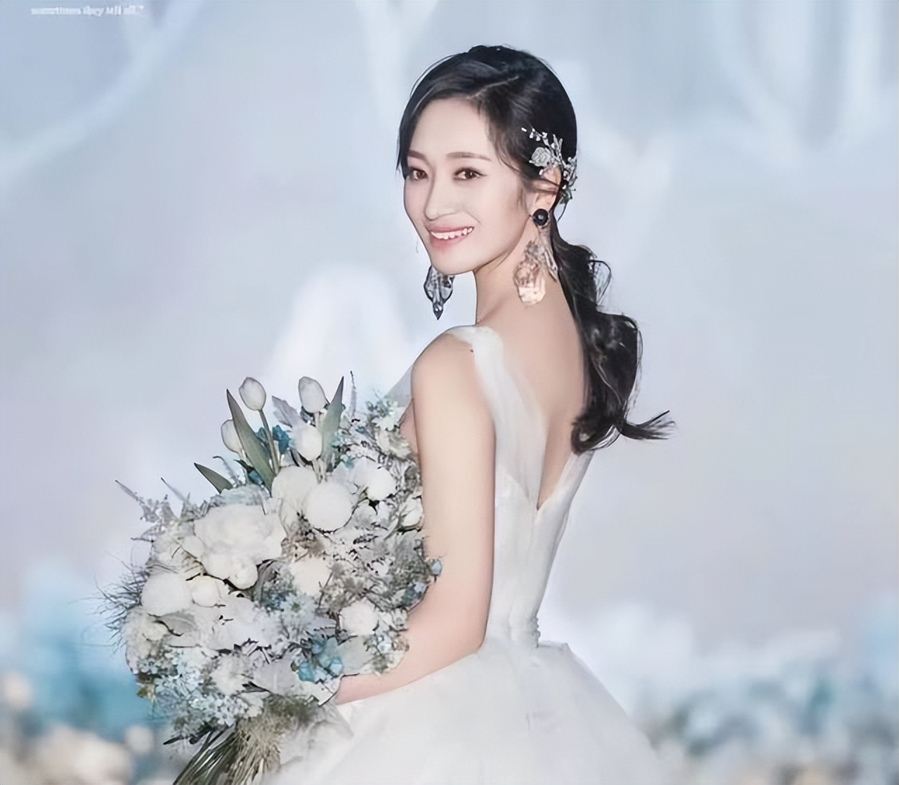 大郅也不会现身,另外二人还没有生娃,再有周蕾已经删除了二人的结婚证