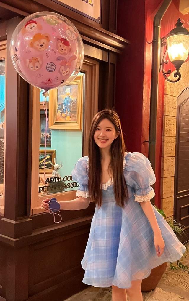 赵露思:靠"干爹"出道,背景究竟有多强?