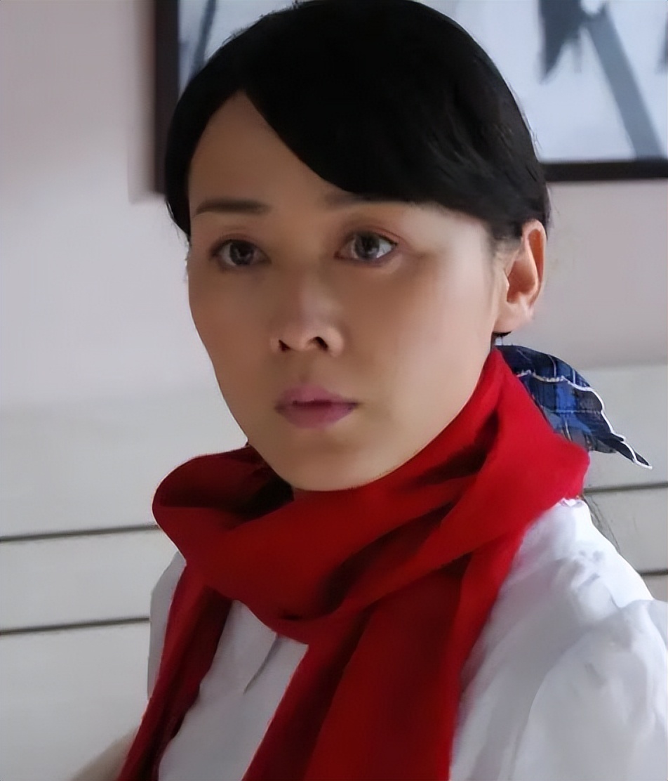 电影演员小李琳(51岁女演员李琳:被前夫一巴掌扇到