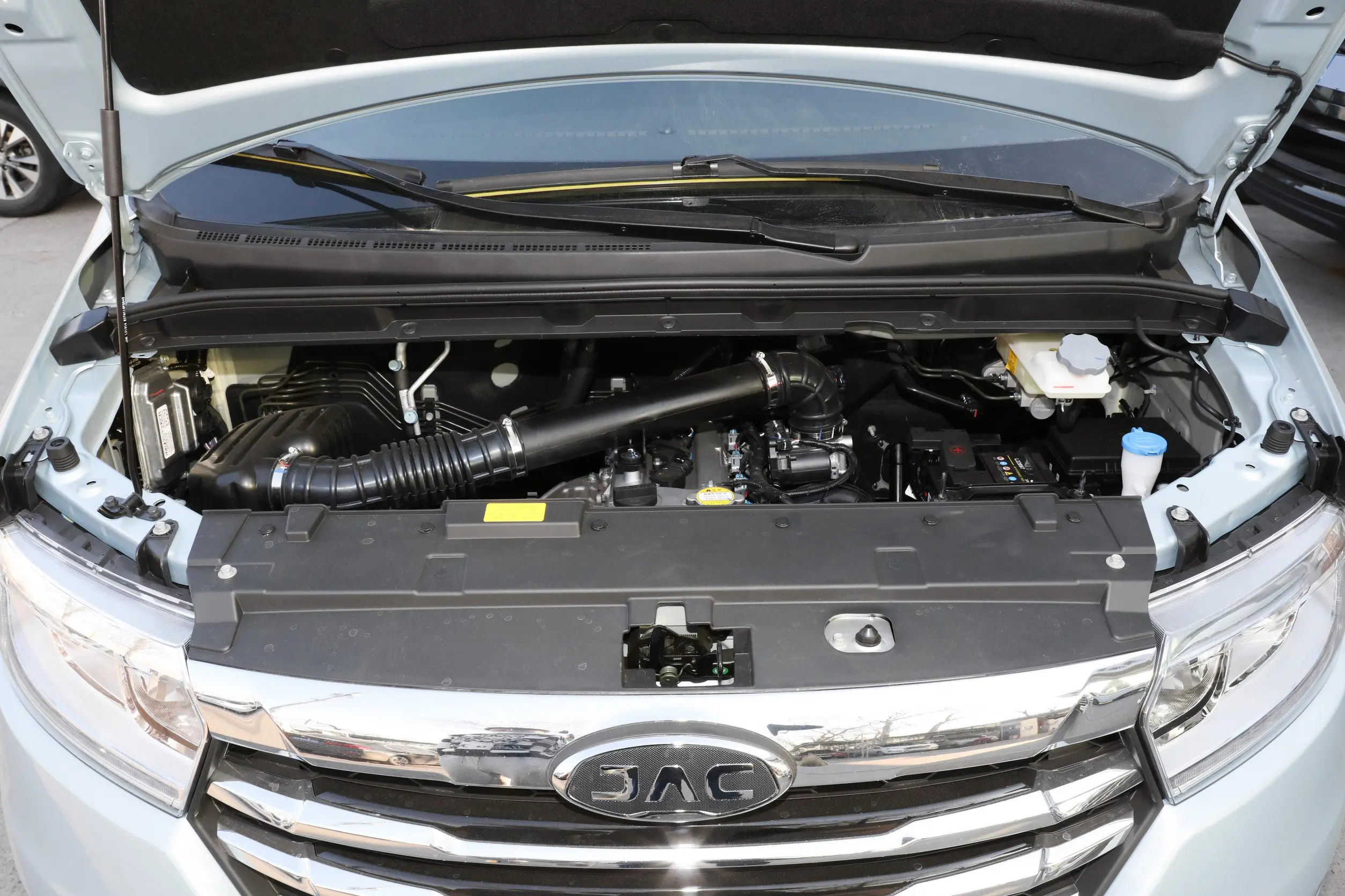 百公里油耗低至7.9L,起售价6.58万元,静态体验瑞风M3