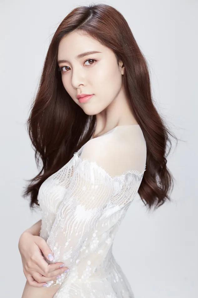 宋妍霏时尚万种