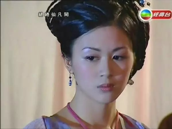 TVB两大甜妹命运各异，唐宁离婚带两娃苦求工作，文颂娴却很幸福