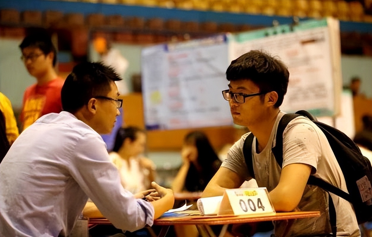 适合普通家庭学生选择的6个专业，好就业收入高，发展前景也不差