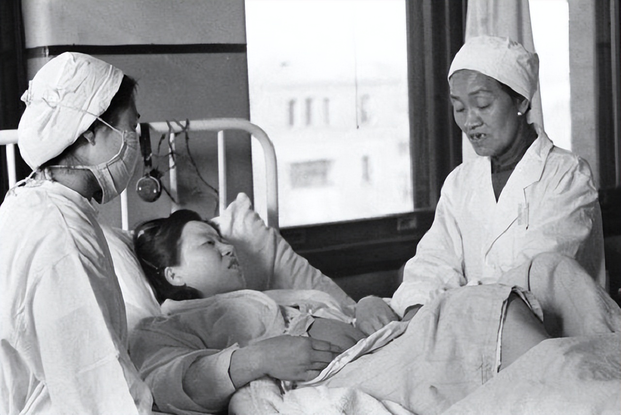 她被誉为万婴之母，接生袁隆平等五万名婴儿，自己却没结婚没孩子