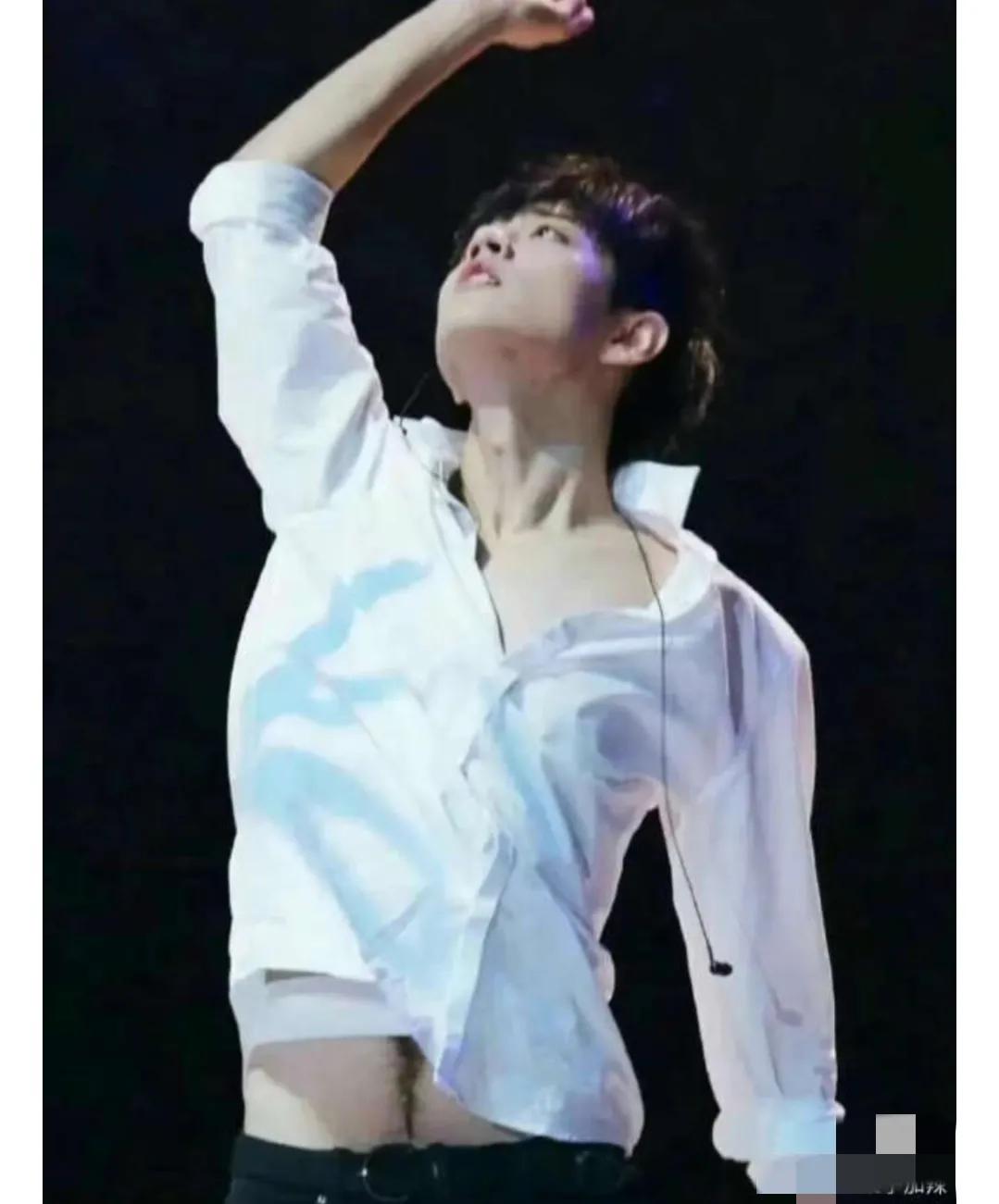 肖战竟因"腹毛"旺盛被嘲,为何男明星也愈发被要求"白瘦幼"了?-蘑菇号