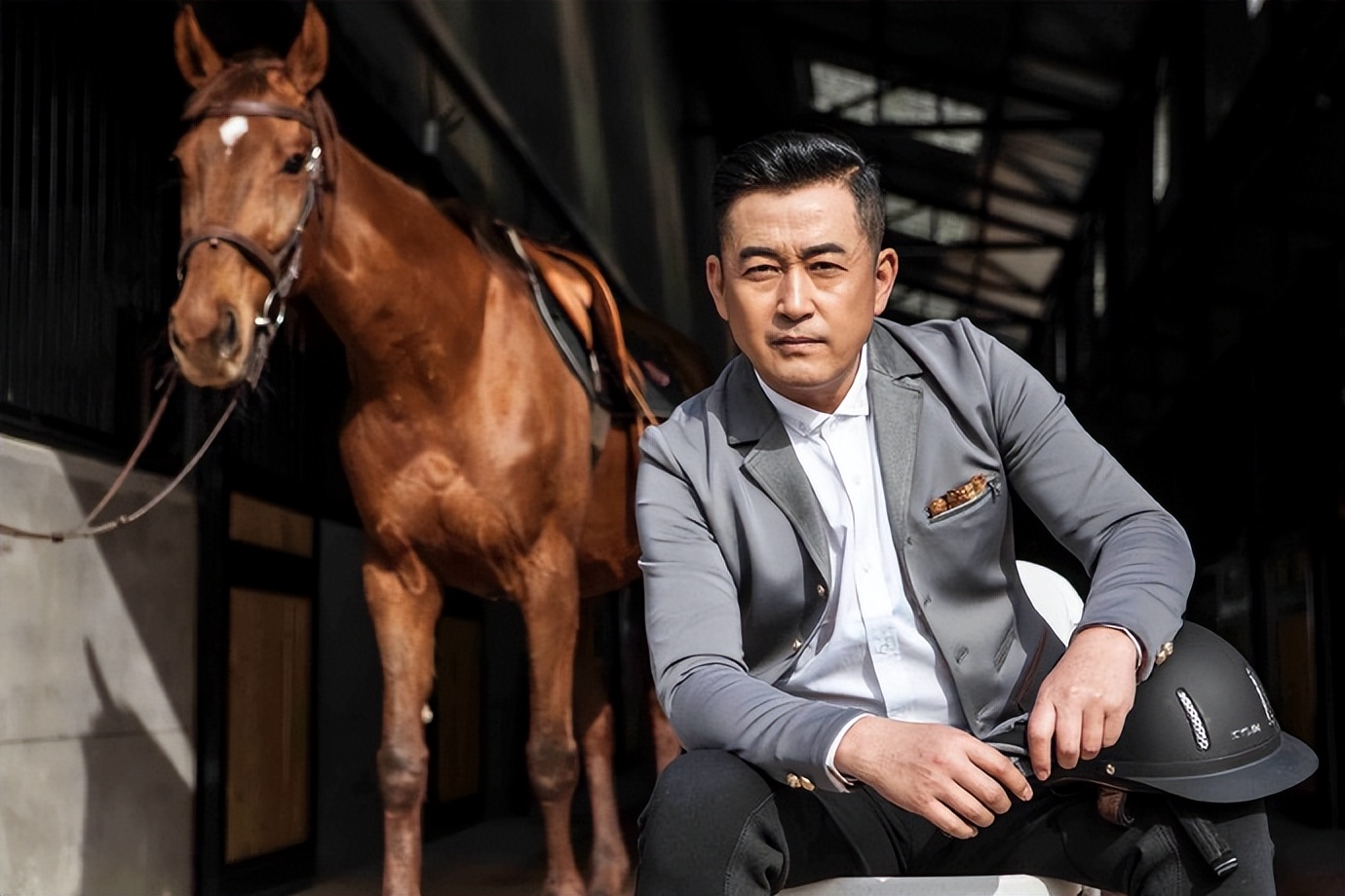 王志飞:一婚失败后,与张歆艺携手7年,三天闪婚张定涵终获幸福-蘑菇号