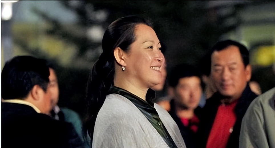 葛淑珍:30年前被赵本山抛弃的农村妇女,早把这辈子都奉献给了他