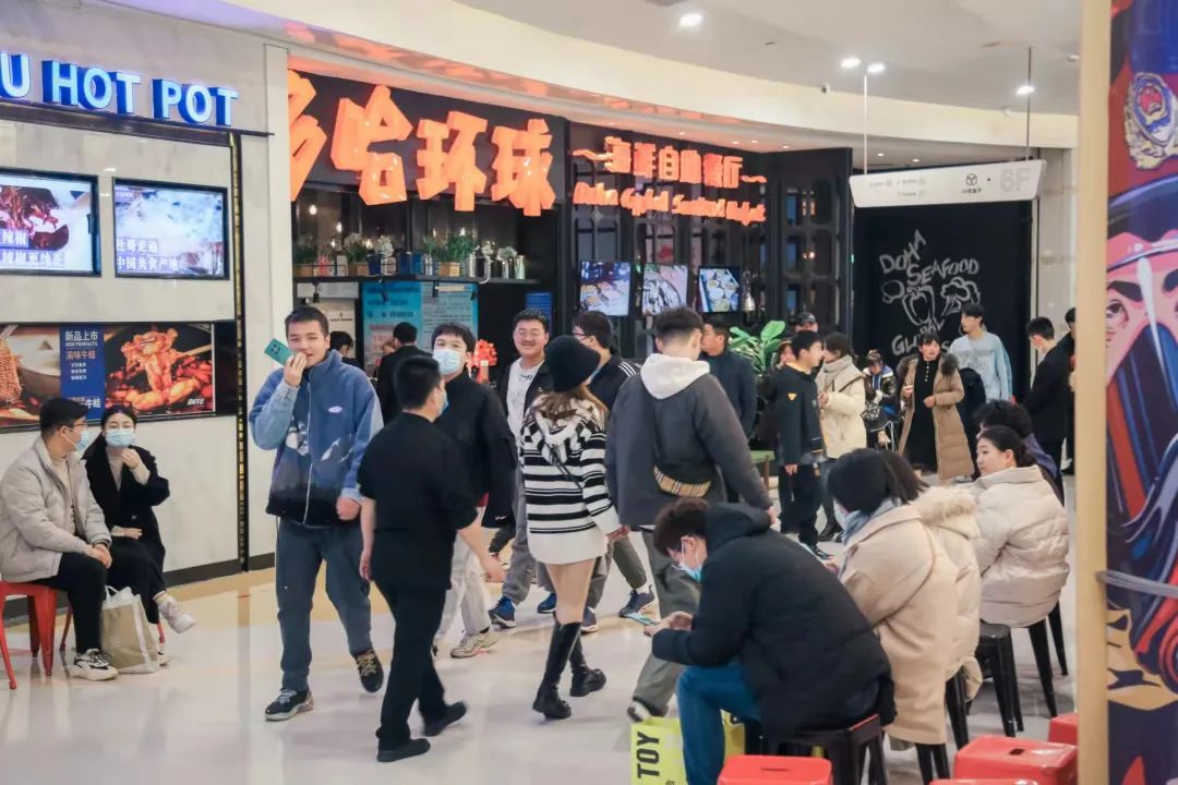 港式浪漫、硬核福利、现场求婚…快来pick你心目中最IN虎年现场