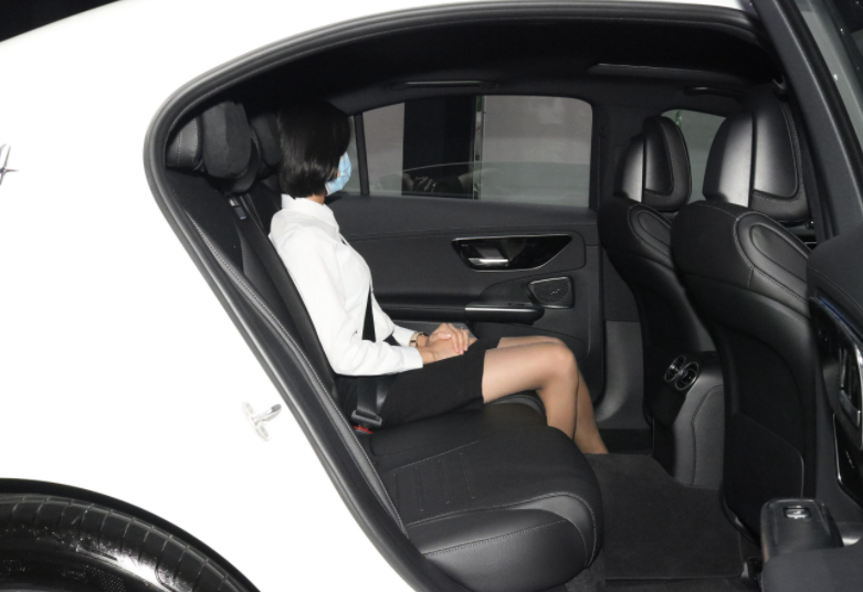 女的开什么车既实用又好看（女生开哪款车合适些）