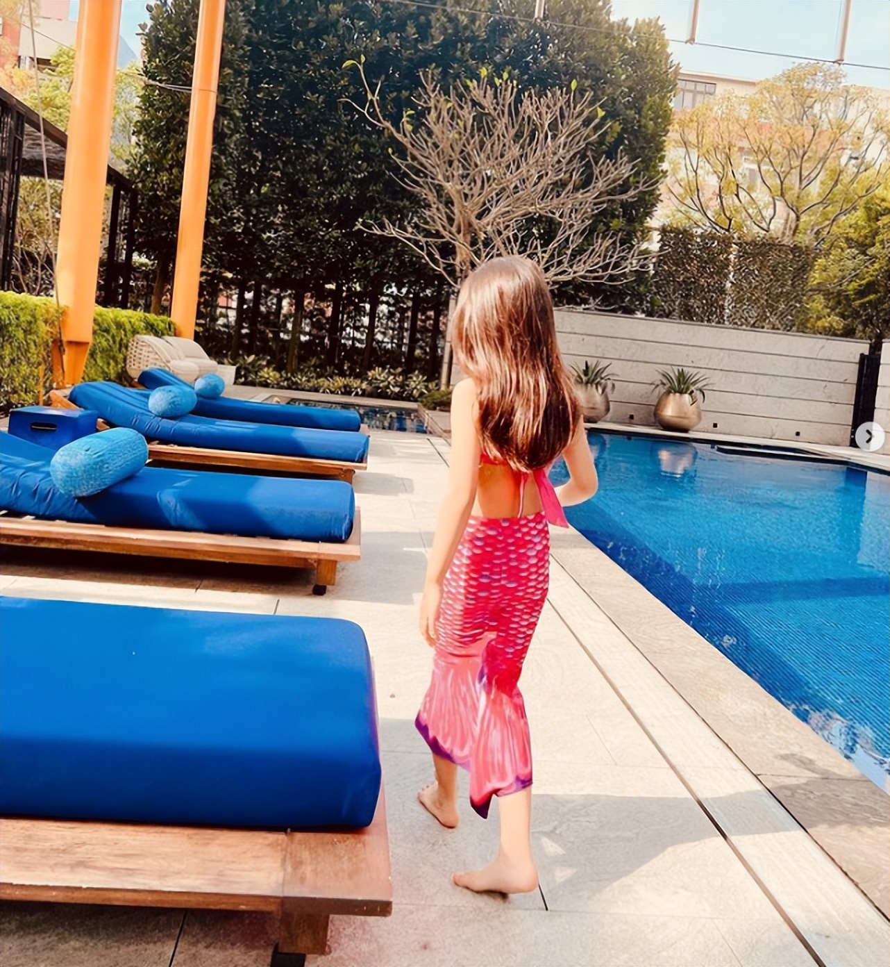 周杰伦突晒输液照，自疑心脏出问题在线求助，昆凌发文报平安