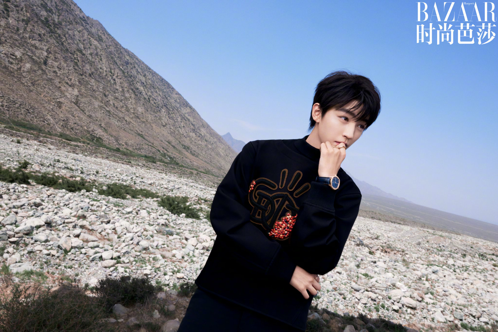 王俊凯四登芭莎封面，时尚大片直接复制广告造型，外景像P图