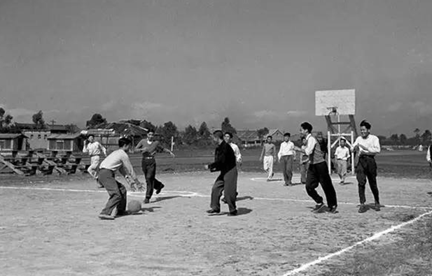 汶川地震时，扔下学生独自逃跑的老师，唯有我女儿可以用生命保护