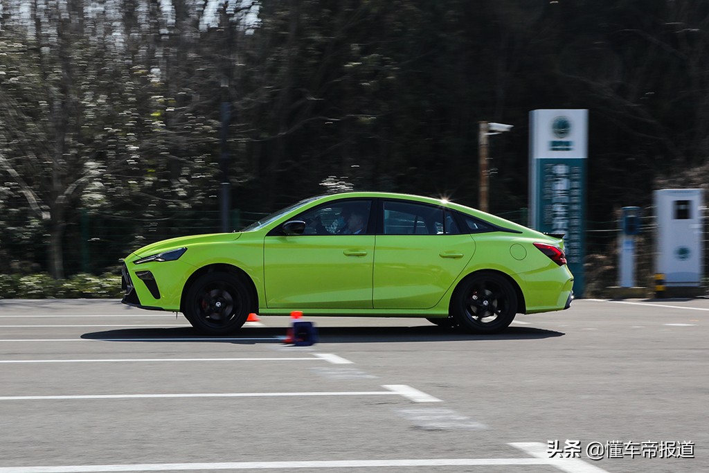 新车｜年轻人首台“运动轿车”？名爵MG5天蝎座场地试驾