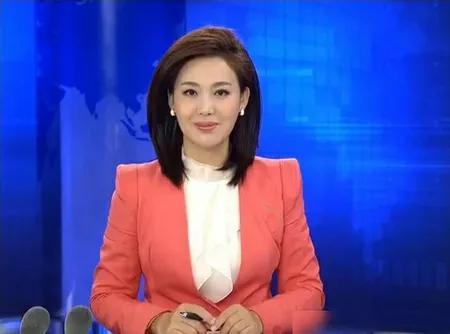 央视主持人郑丽：知性优雅，温婉大方，魅力十足