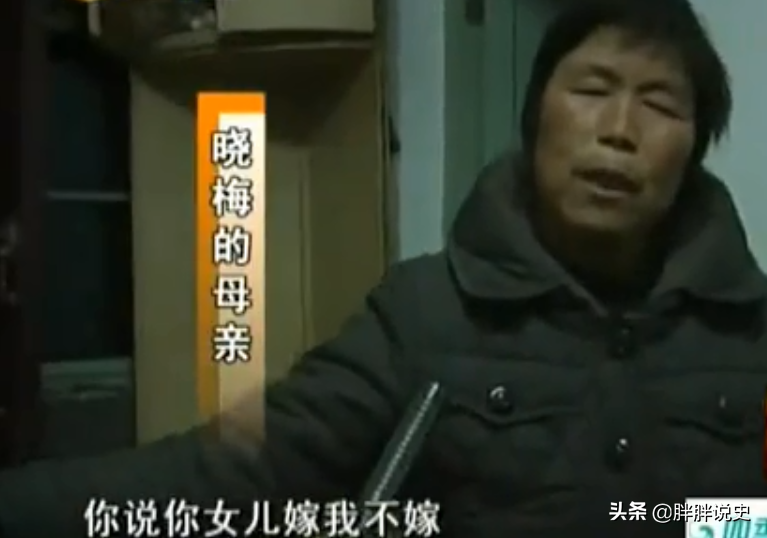 女大学生裸照被散发在全村，施暴者是餐厅员工，他哥哥是大学领导