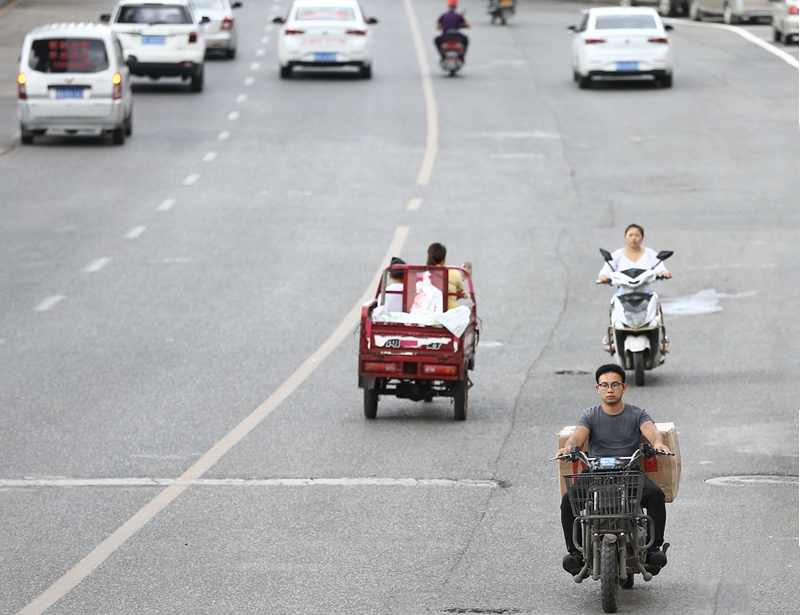 除了上牌、戴头盔，电动车、三轮车还有这“3禁”，别被罚才知道