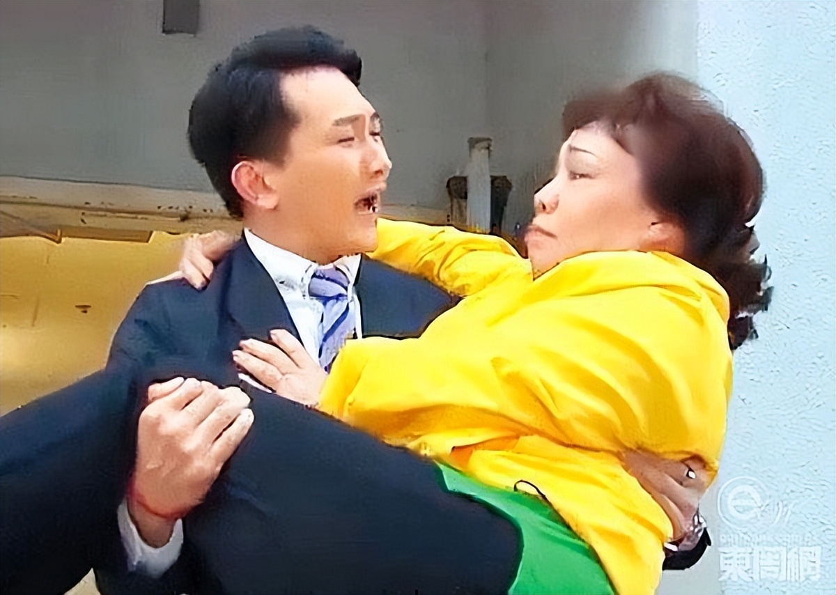 身后事靠朋友，靠救济金度日，这9位港星晚年生活，比你想的凄惨