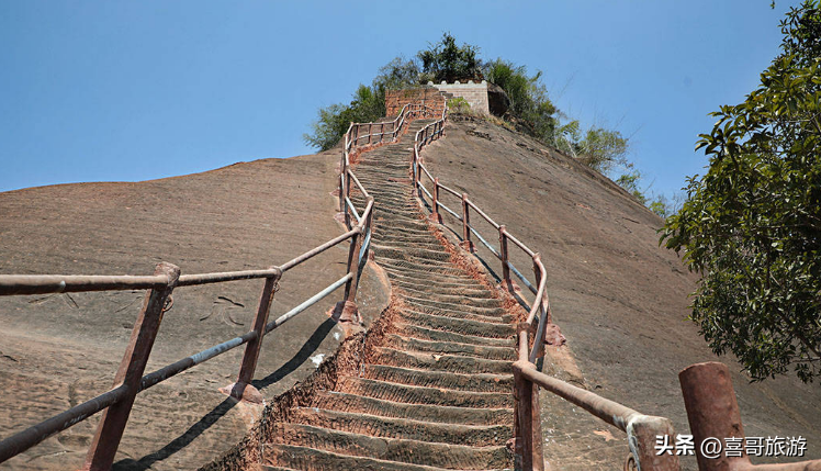 丹霞山在哪里（韶关丹霞山景点介绍）