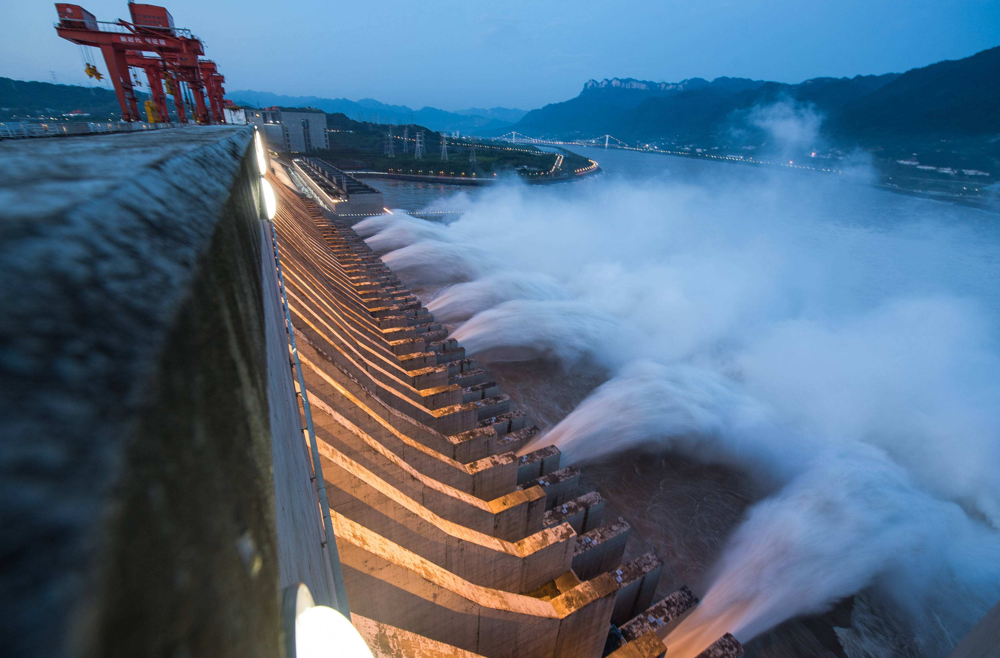 三峡大坝闸门图片图片