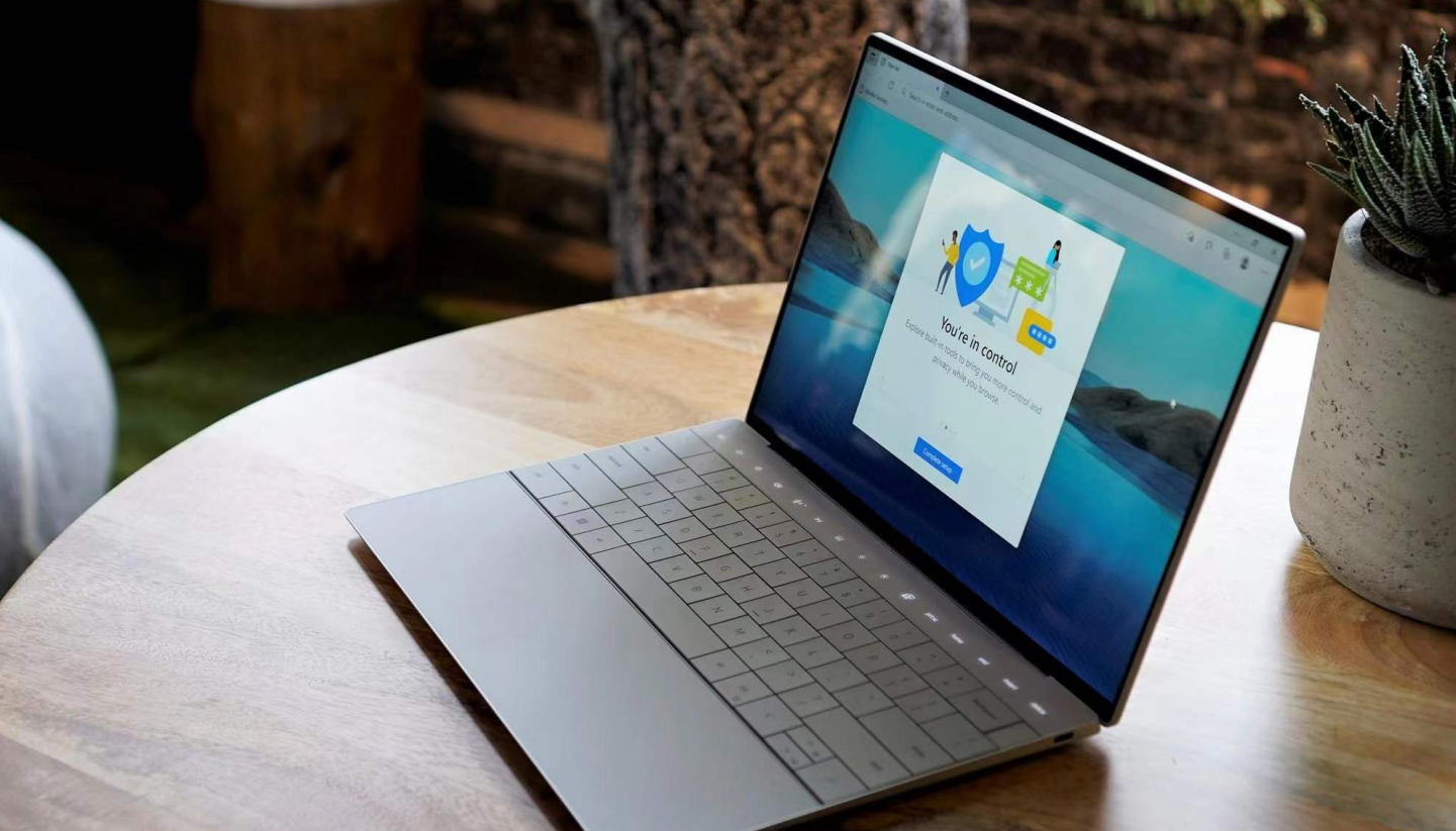 缺乏创新的笔电，走上了另一个极端？