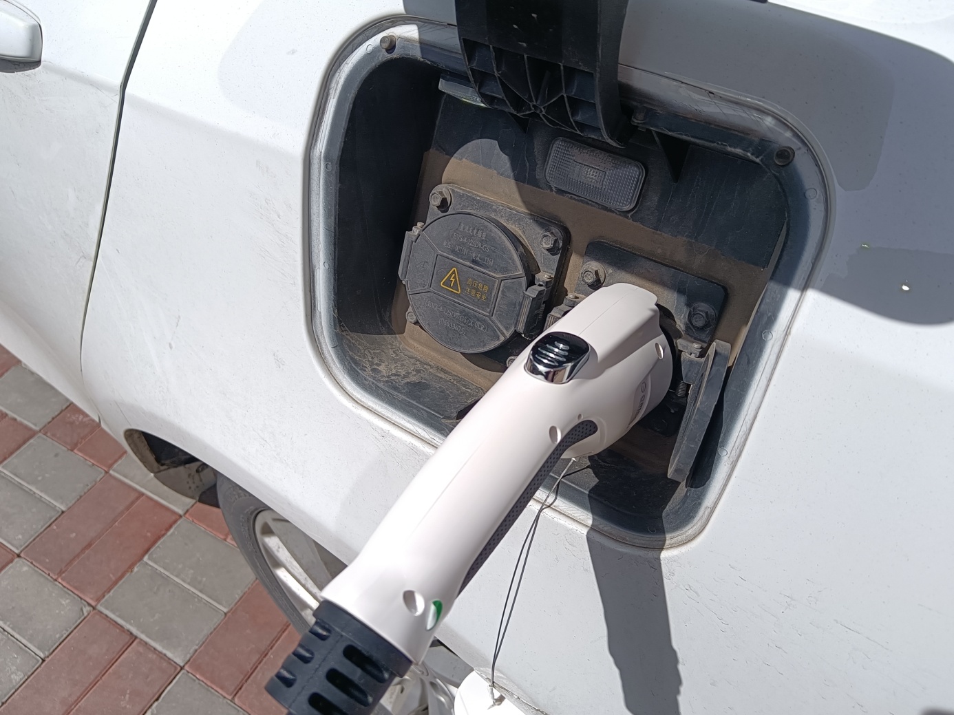 克服电动车续航焦虑的不一定要住在加电站