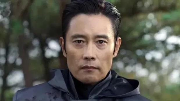 李秉宪主演电视剧(韩国最完美男人李秉宪:丑闻惹怒宋慧乔,演技多好