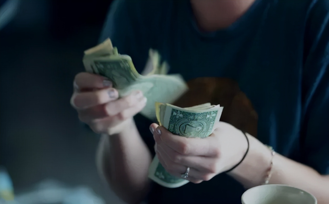 2880元的理财课，让我成了“双亏”青年