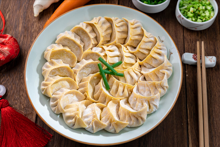酸菜饺子好吃有诀窍，酒店大厨教你3个诀窍，饺子鲜美多汁喷喷香