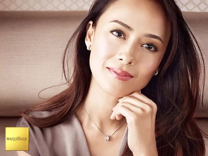 日本国民美少女始祖，曾和成龙一起主演电影！无数粉丝求她复出…