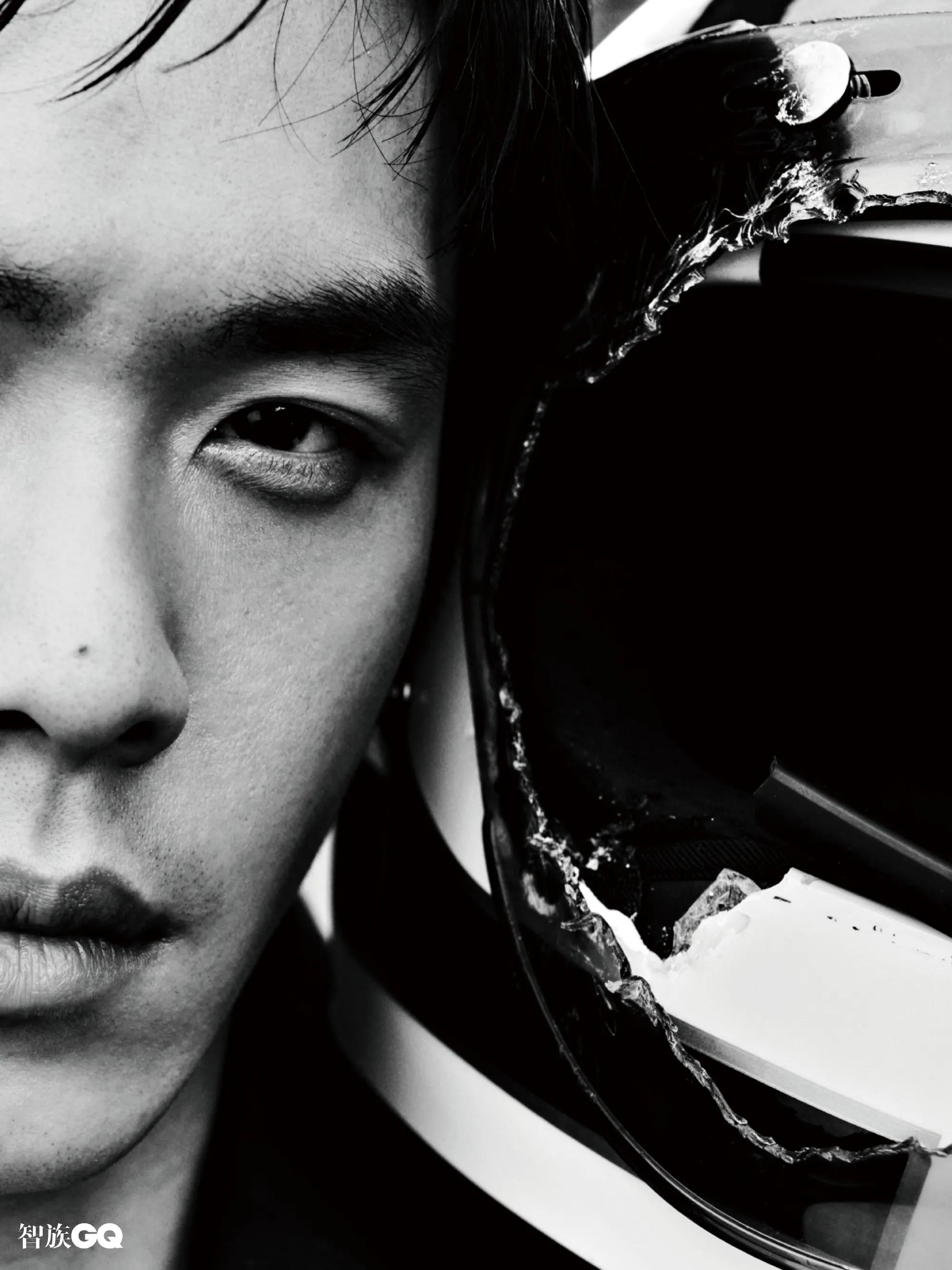 时尚｜张若昀登《智族GQ》七月刊封面，演绎西部大片解锁新刊