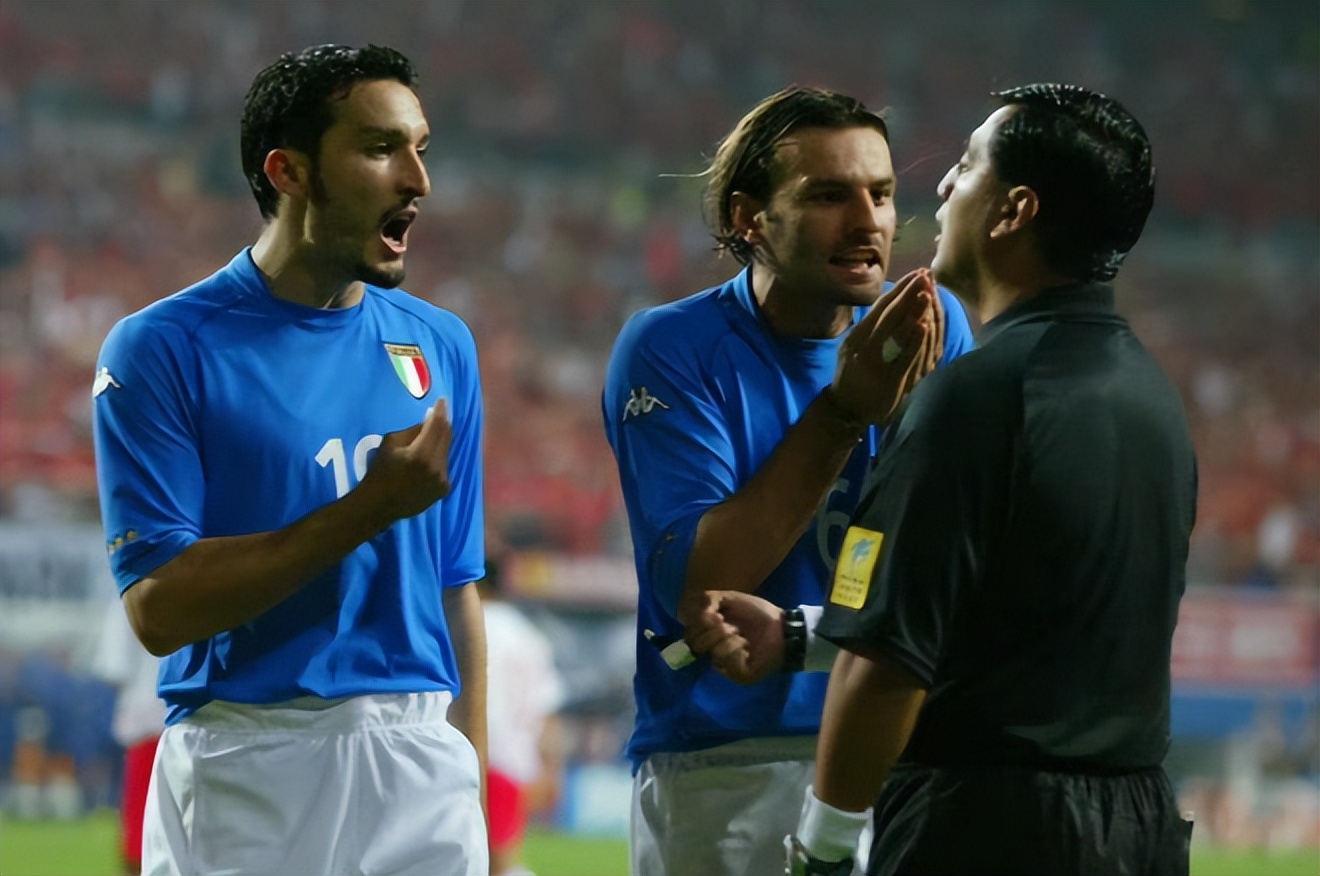 02年日韩世界杯对韩国影响（一场1-4打破韩国队美梦！02年黑马现出原形：5次参赛3次小组出局）