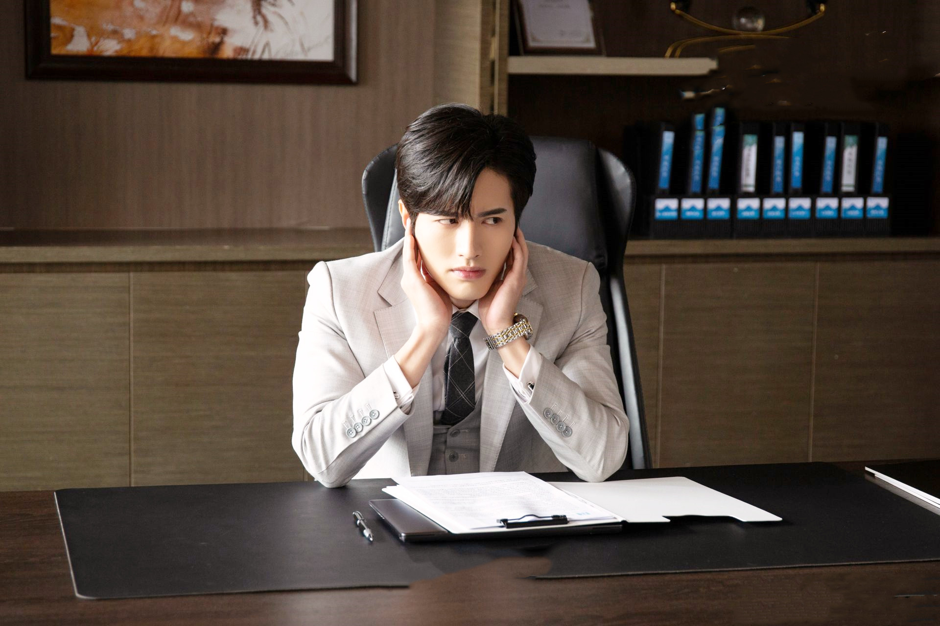 《骑着鱼的猫》连载1:两对甜蜜恋爱,以及霸道总裁的叛逆弟弟