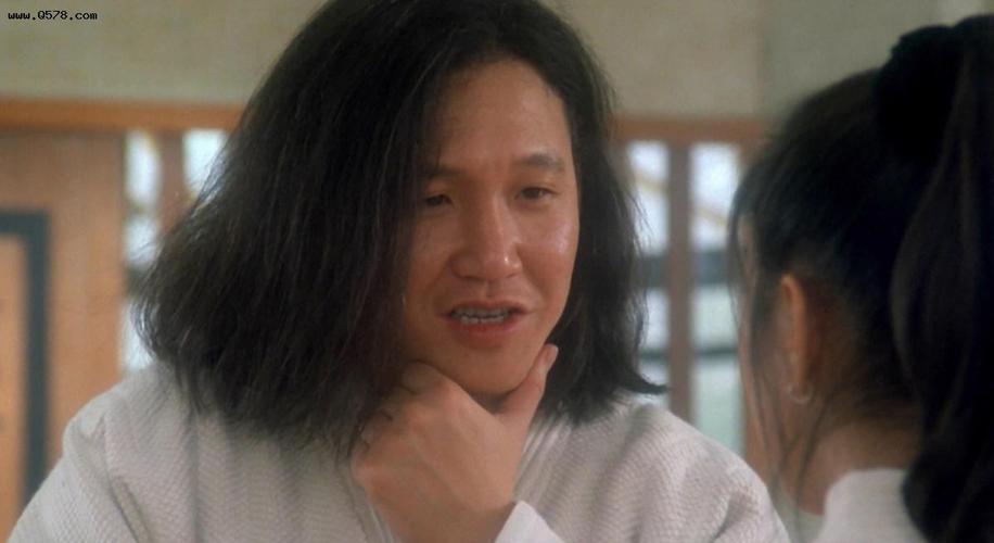 郑祖tvb艺人培训班出身, 毕业后迟迟没能混出头绪,索性直接退圈去当了