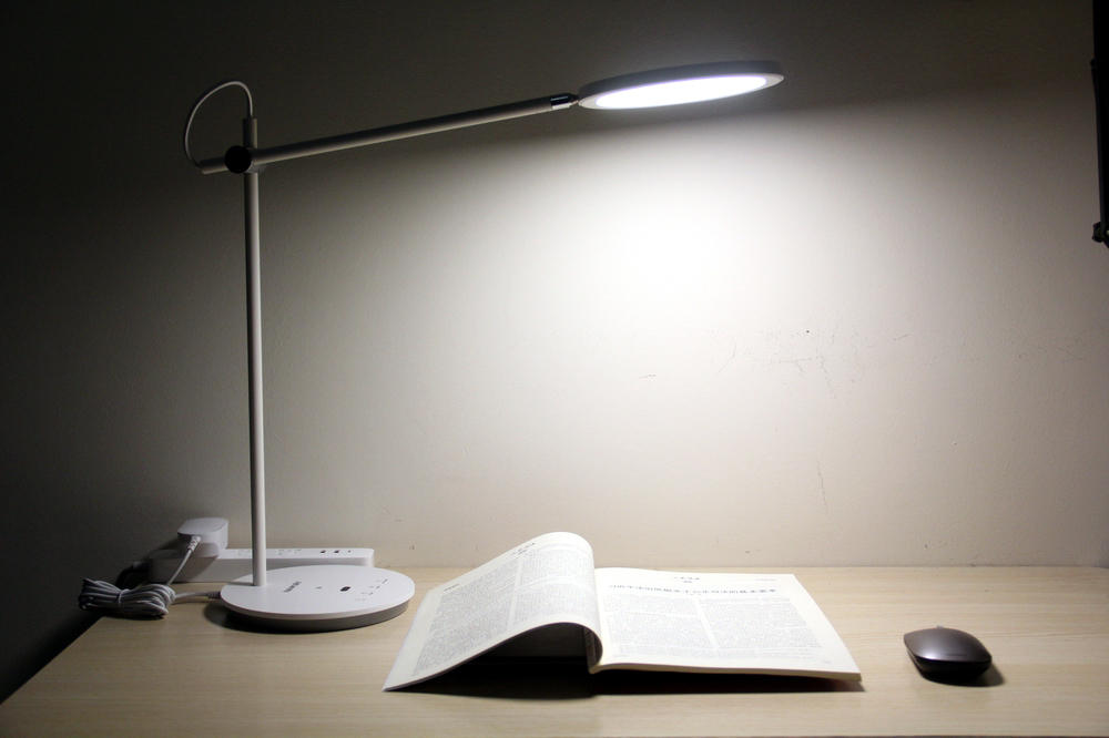 超大发光面+智能调光，南卡护眼台灯L1无蓝光真健康