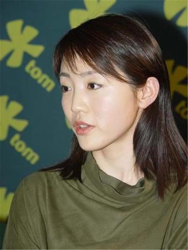 “气象小姐”杨丹：食堂路上捡来一个老公，主持27年无失误