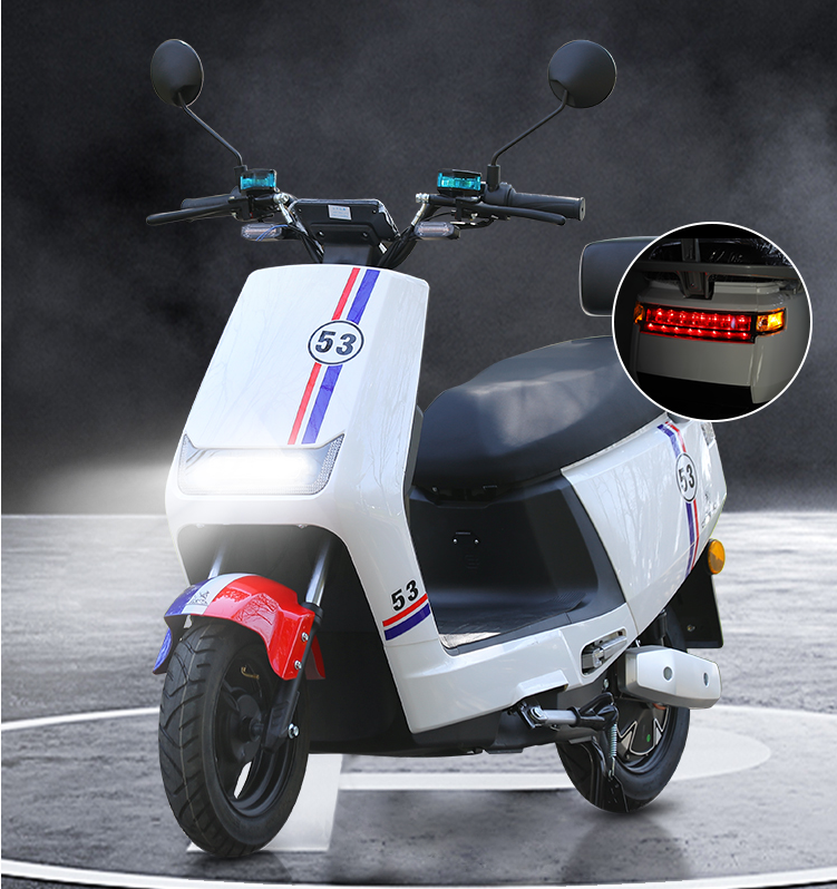 2款两轮电动车,时速80码,最高续航550里,适合跑同城快递,外卖