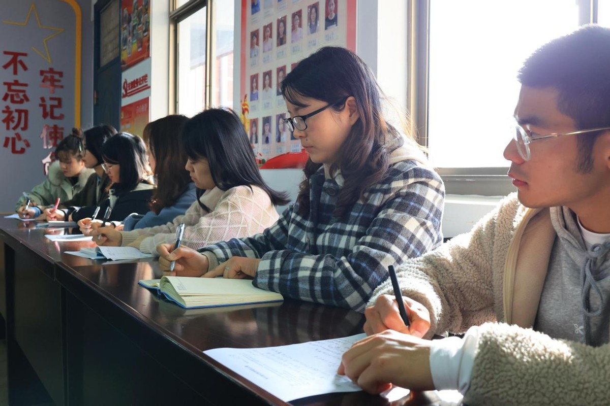 湖州市文苑小学举办青年教师情景模拟比赛活动 作者：王美萍
