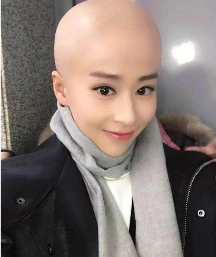 青灰色头发图片女生版(同样是光头造型) - 赤虎壹号