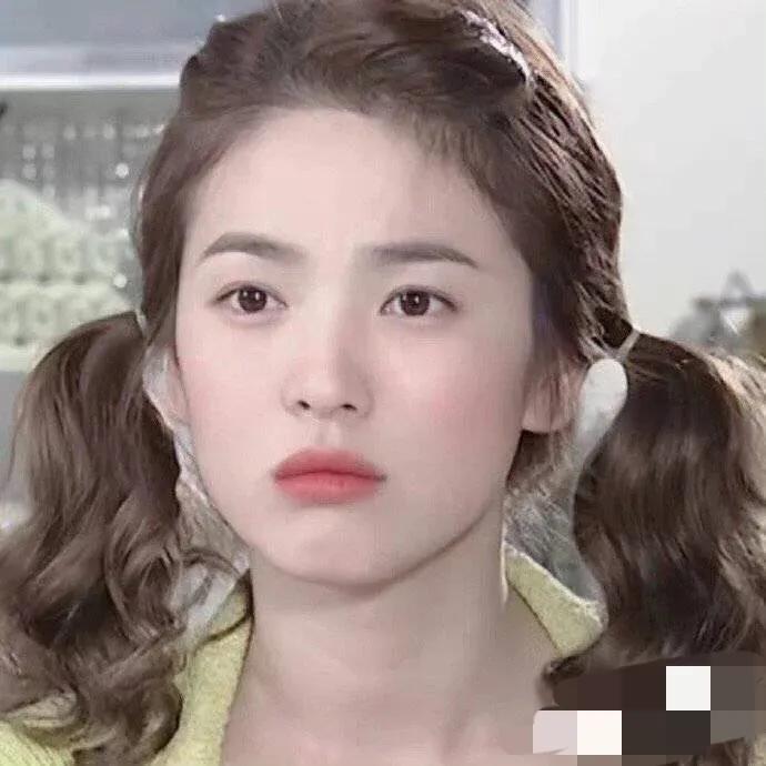 她曾经是韩国第一整容美女，现如今还是风韵犹存